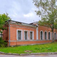 На продажу выставлена часть бывших казарм  лейб-гвардии Конно-Гренадерского полка в Петергофе