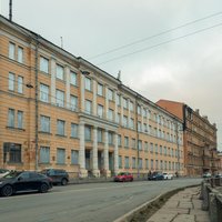 На продажу выставлено здание с видом на канал Грибоедова в Санкт-Петербурге