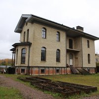 В продаже загородная резиденция с видом   на Павловский парк